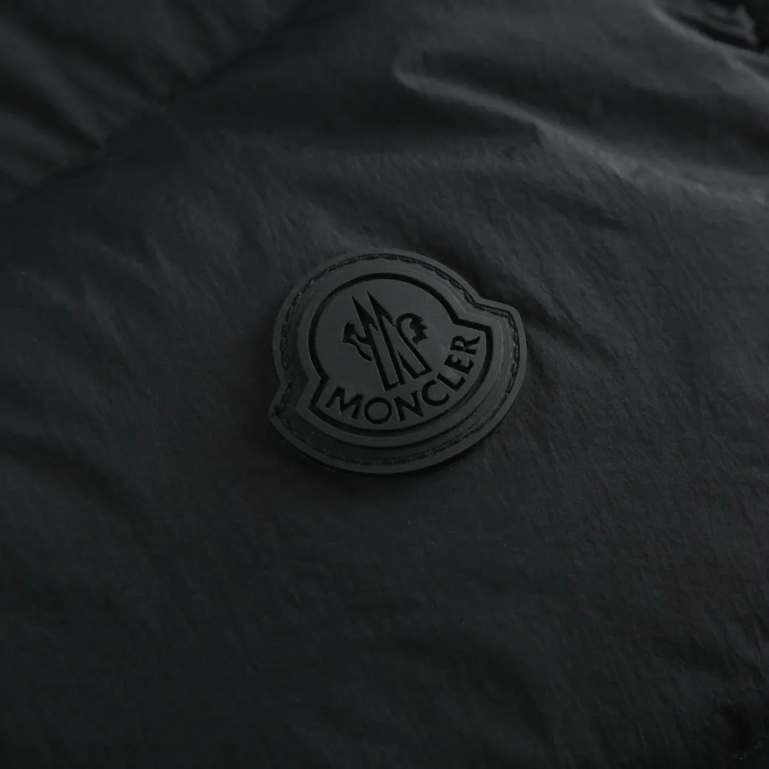 Moncler Guersac （Black） 100% ， ， ， ， ， ， ， ， 。 90 ， 170g， Rebound ， 。 70 ， ， ， 。 ， ， ， ， 。 ， ， 。 Size:1-2-3-4